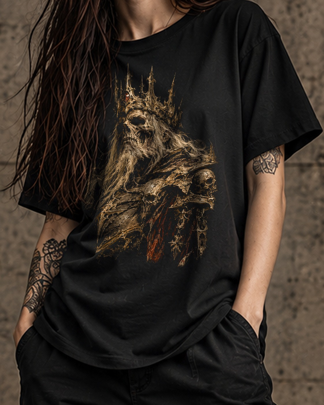 Remera negra con el diseño El Rey Caído